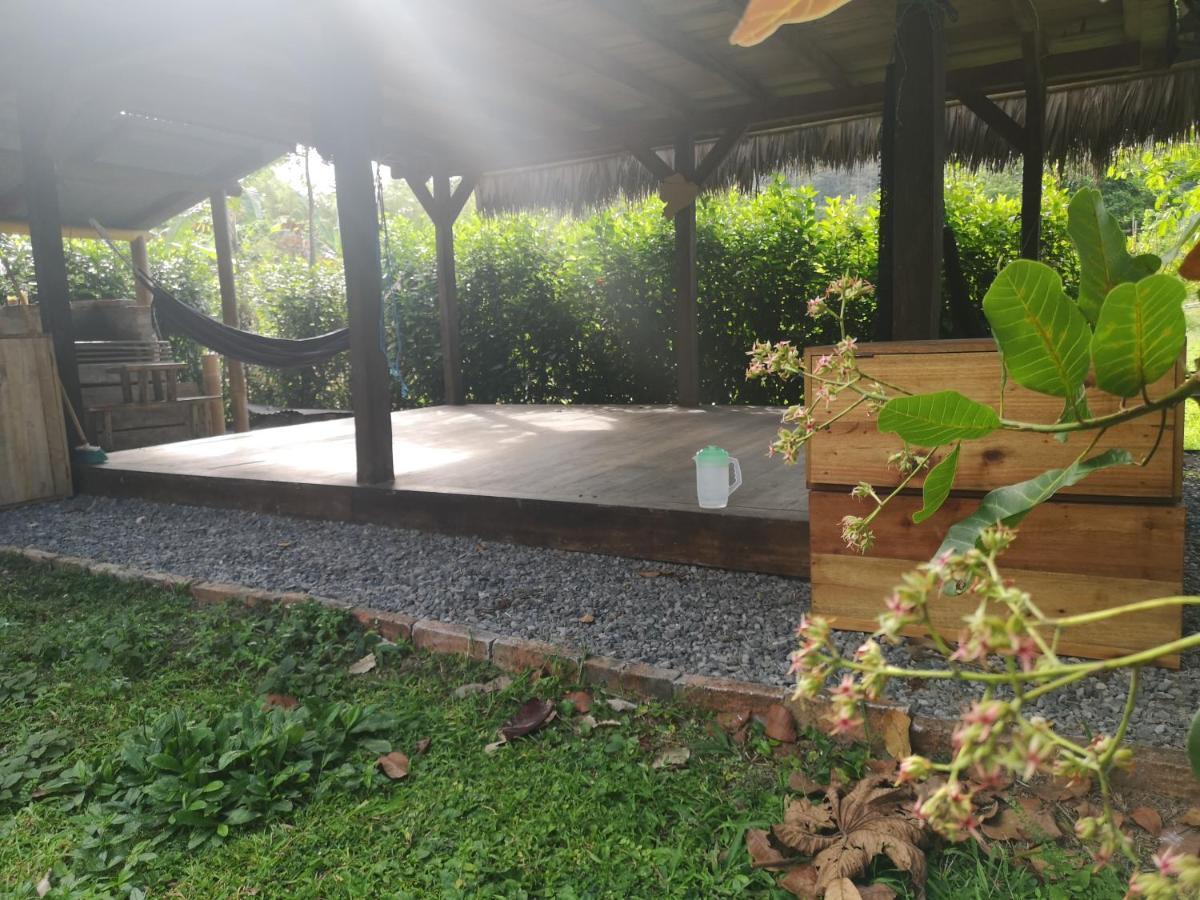 Maracumbo Lodge Mompiche Ngoại thất bức ảnh